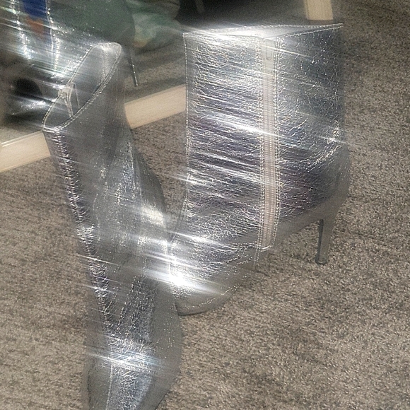 Boots - Picture 4 of 4